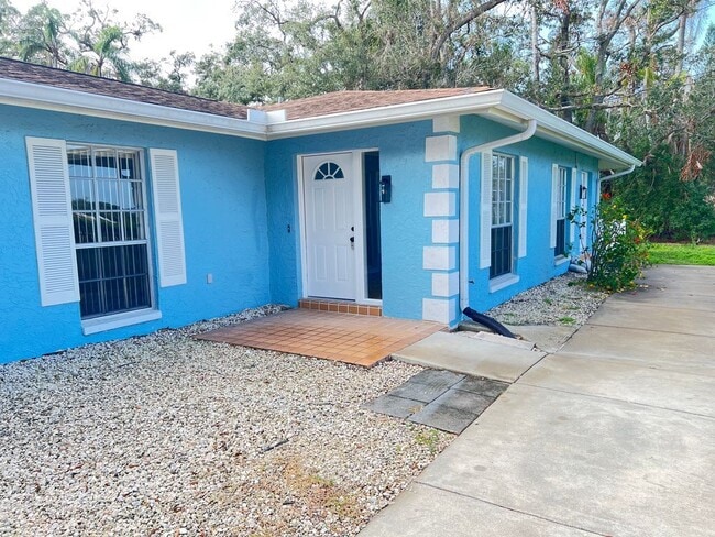 Building Photo - 710 Bayou Ave