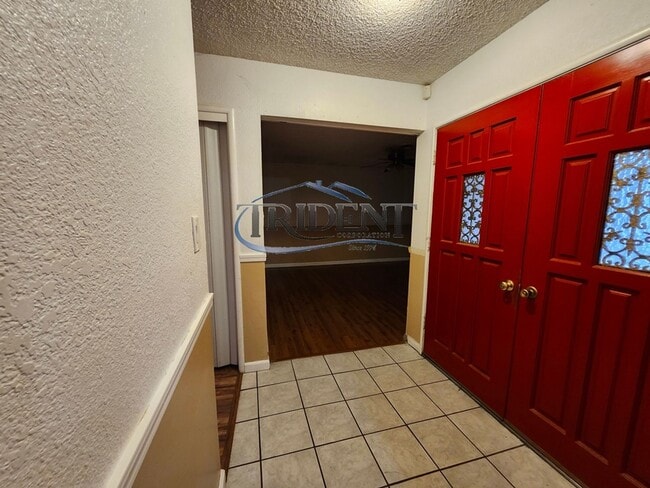 Building Photo - Cute 3 bedroom 2 bath