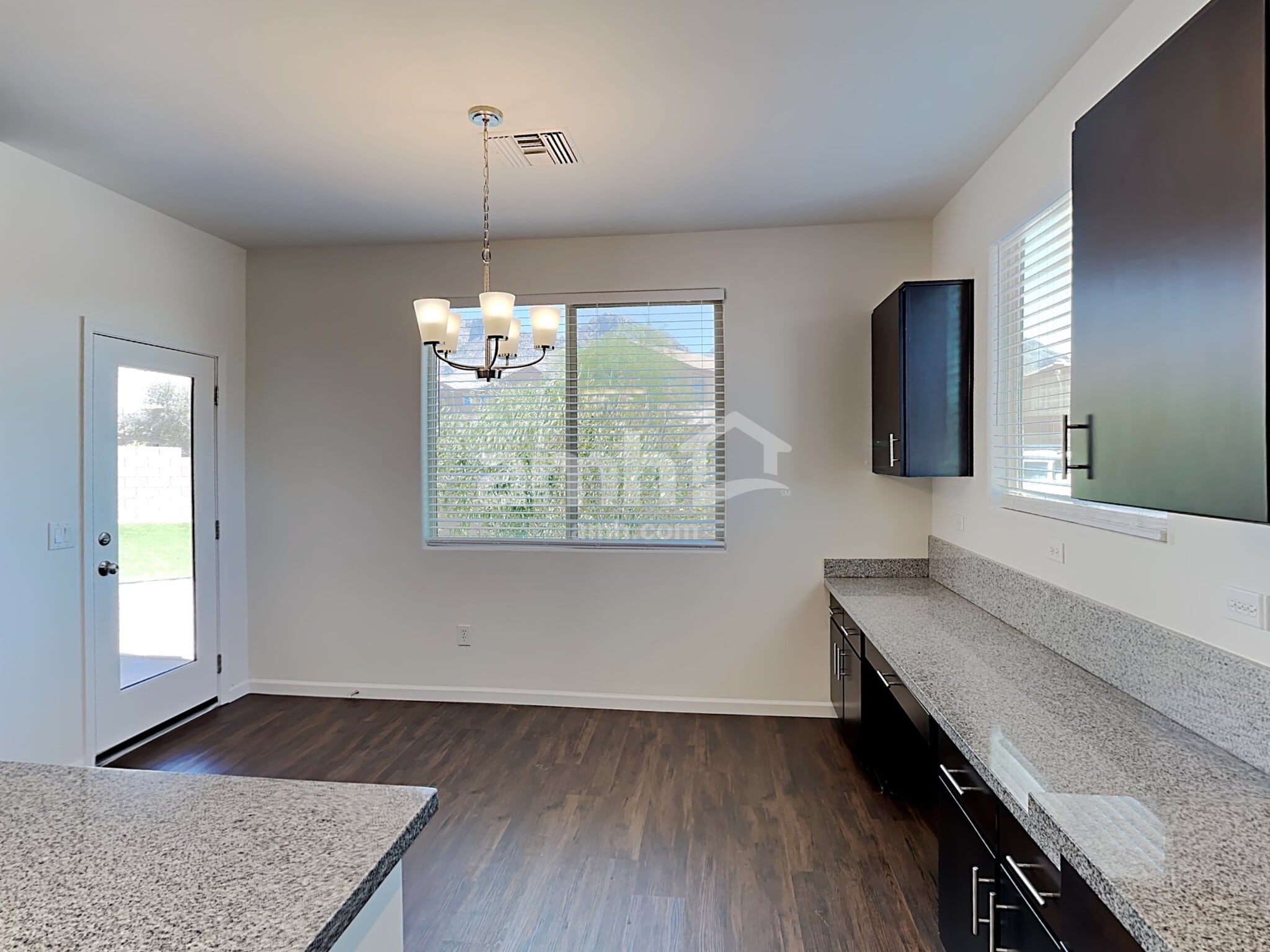 Building Photo - 10824 N Avenida Vallejo