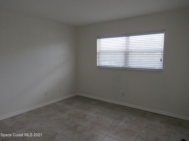 Building Photo - 400 Catalina Rd