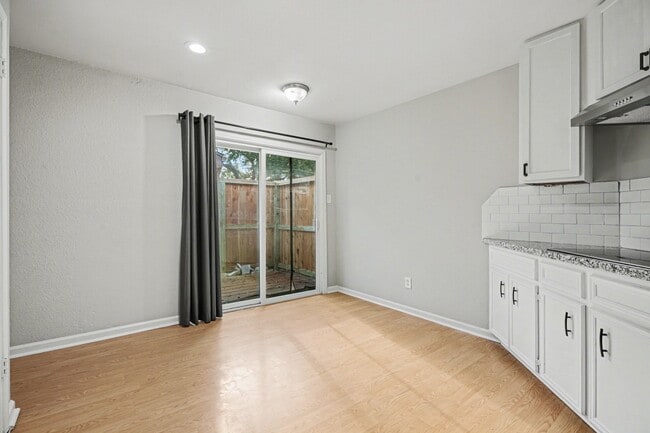 Building Photo - 16607 Neumann Dr