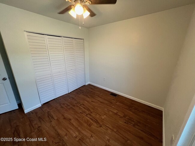 Building Photo - 1301 Arlington Ln NE