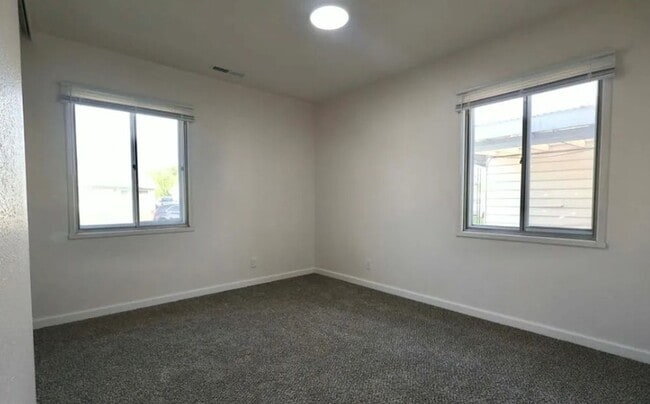 Building Photo - 804 St Thomas Ln