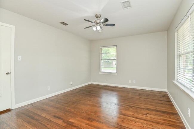 Building Photo - 4502 Sanford Rd