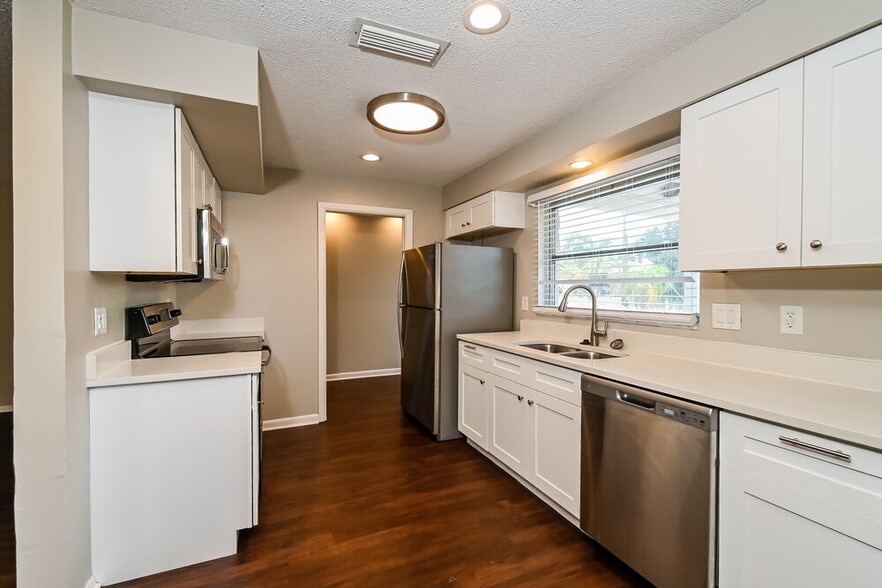 Building Photo - 712 Canterbury Rd