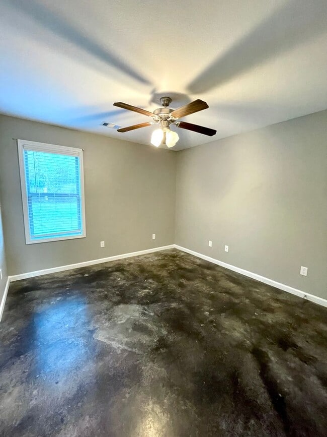 Building Photo - 3 Bedroom / 2 Bath In Pocahontas