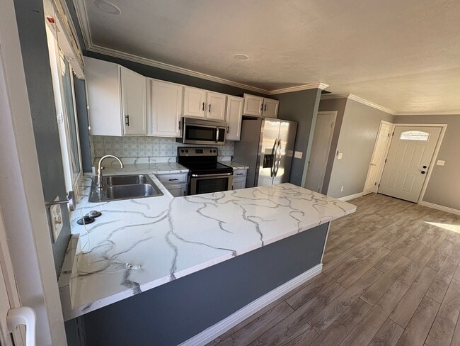 Building Photo - Large 5 bed 3 bath house near Cherry Creek Reservoir!