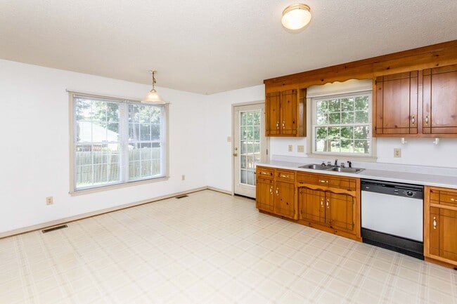 Building Photo - Charming 3BR/2BA One-Level Home with Vaulted Ceilings — Minutes to Fort Gregg-Adams — $1,795/mo!