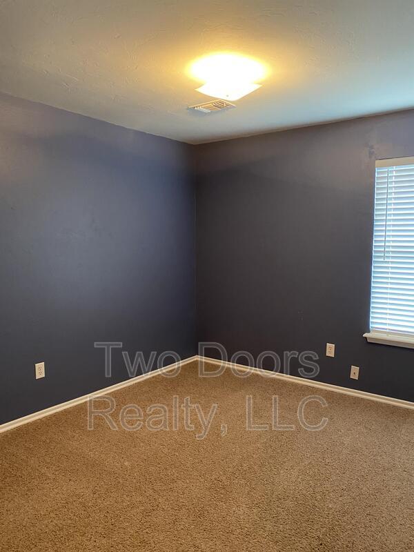Building Photo - 18101 Viento Dr