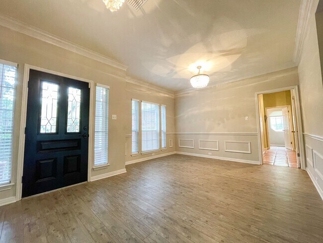 Building Photo - Beautiful 4 Bedroom 2.5 Bathroom Home in L...