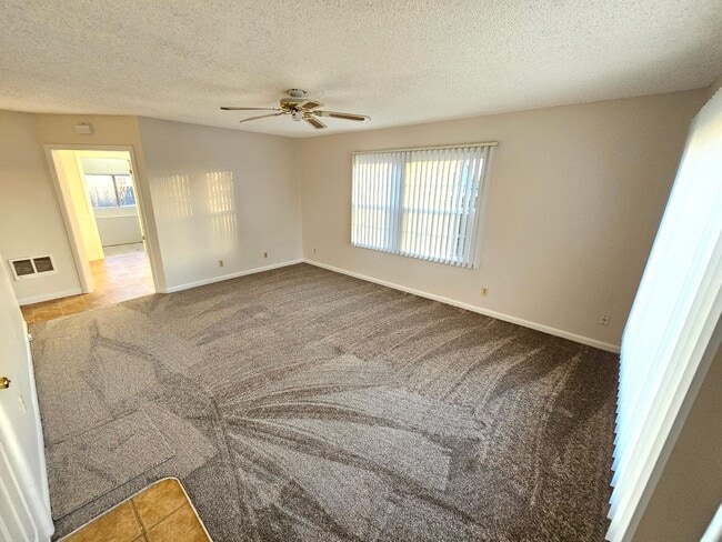 Building Photo - 2 Bedroom, 1 Bath House in Oregon City