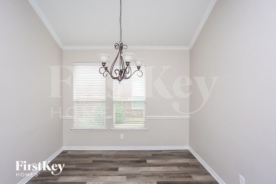 Building Photo - 905 Sheryn Dr