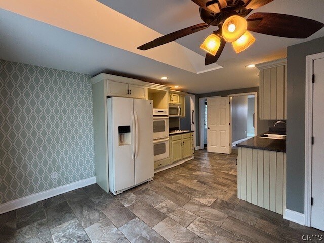 Building Photo - 7420 Mapleview Rd