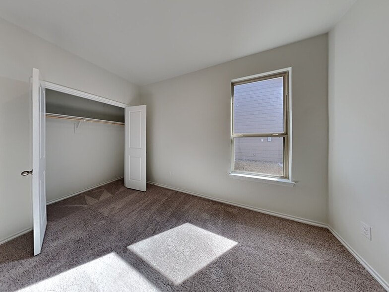 Building Photo - 1629 Briar Hunt Dr