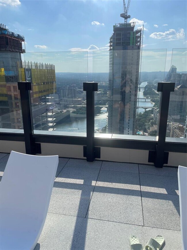 Building Photo - 84 East Ave