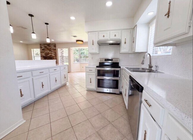 Building Photo - 6623 Vialinda Dr