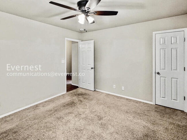 Building Photo - 3 Bed/2 Bath Home with Fenced Yard & Garage / Pet-Friendly / Available Soon!