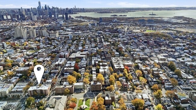 Building Photo - 2520 John F. Kennedy Blvd