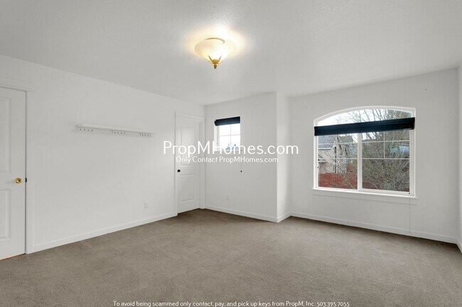 Building Photo - Updated Luxury Five Bedroom Home in Happy Valley!