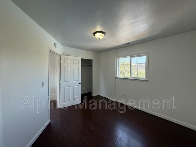 Building Photo - 806 52nd Ave