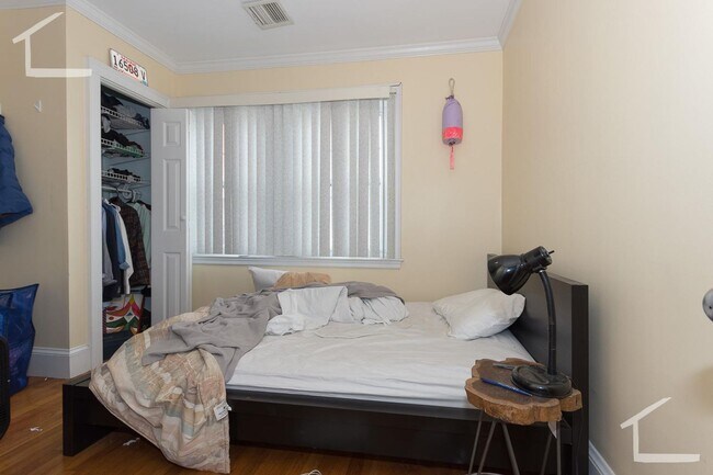 Building Photo - No Security Deposit, Heat, Hot Water Inclu...