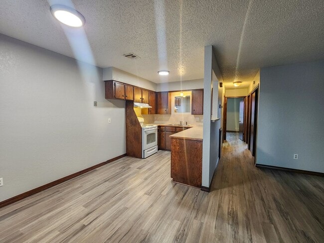 Building Photo - 4104 N Market Ave