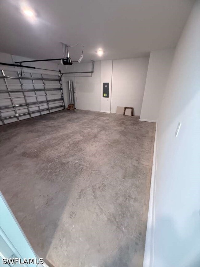 Building Photo - 11613 Savanna Lks Blvd