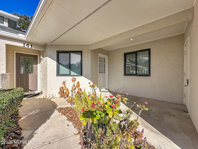 Building Photo - 141 La Pasada Cir W