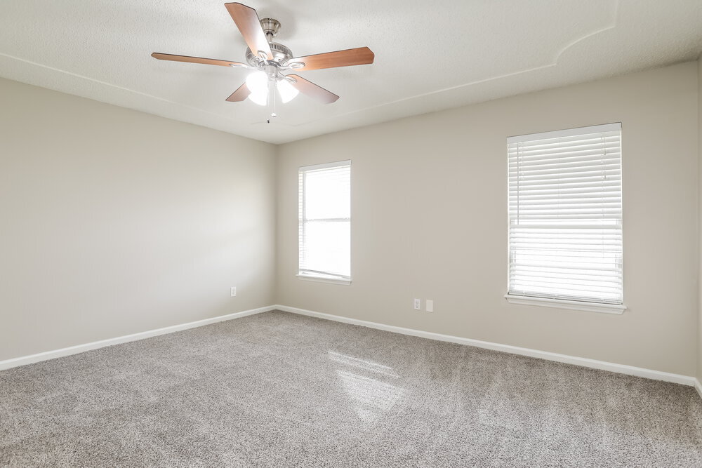 Building Photo - 387 Summit Dr