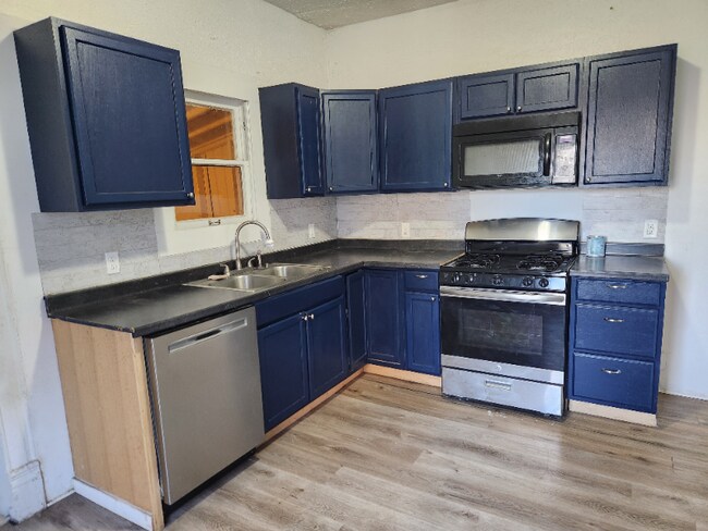 Building Photo - 214 E Belmont St