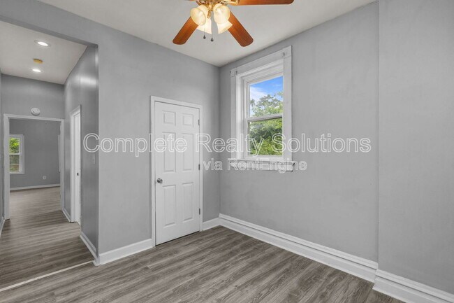 Building Photo - 5866 Etzel Ave