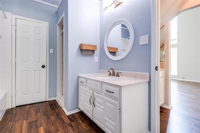 Building Photo - 2036 Country Club Dr