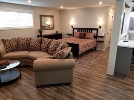 Building Photo - 6675 Canterbury Dr