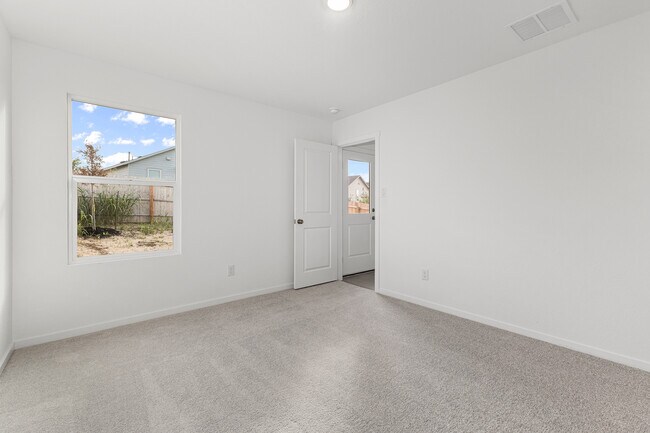 Building Photo - 3415 Rock Ml Dm