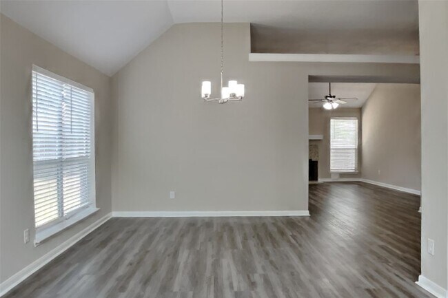 Building Photo - 18002 Golden Ridge Dr