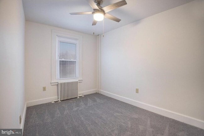 Building Photo - 406 E Hector St