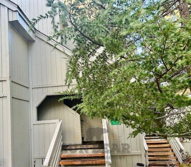 Building Photo - Adorable 2 Bedroom - Central Incline! 1 Do...