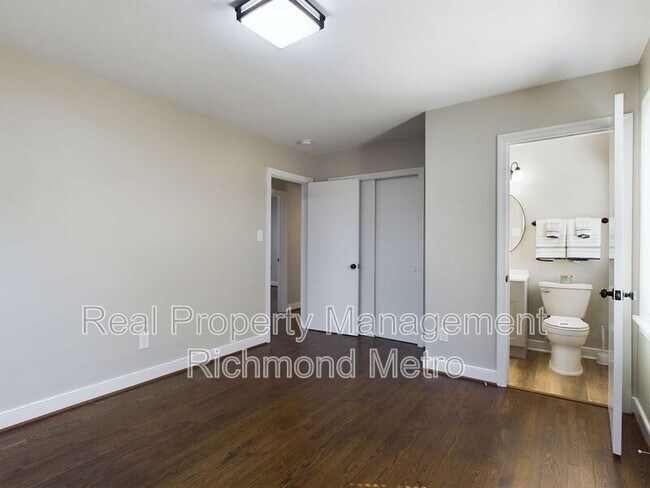 Building Photo - 709 N Parham Rd