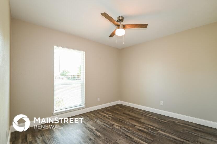 Building Photo - 528 Olympus St