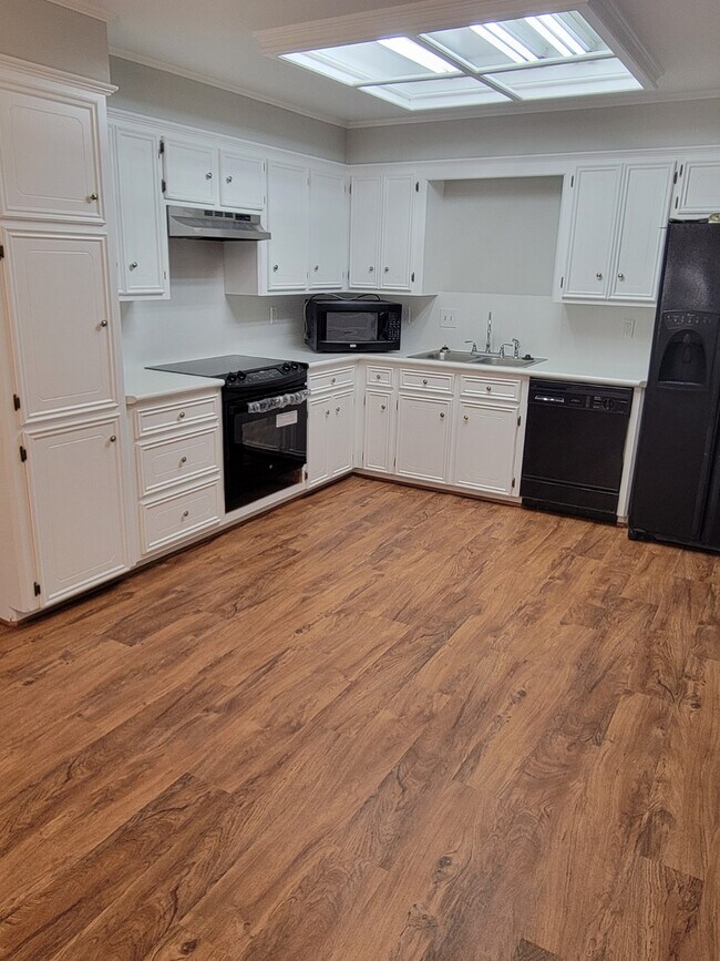 Building Photo - 3813 Brockhampton Dr