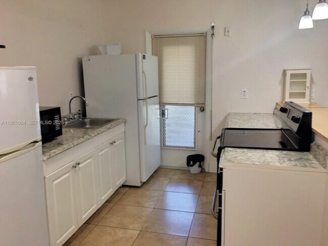 Building Photo - 3515 Van Buren St