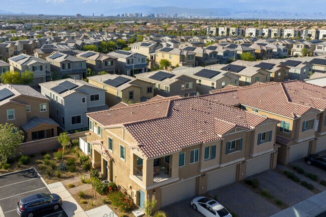 Building Photo - Modern Henderson Townhome with Loft & Resort-Style Amenities