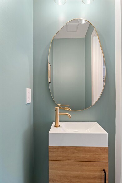 Half bath - 318 Webster St NW