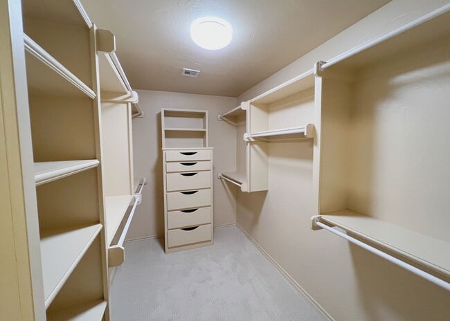 Building Photo - 3 Bed + Study in The Greens