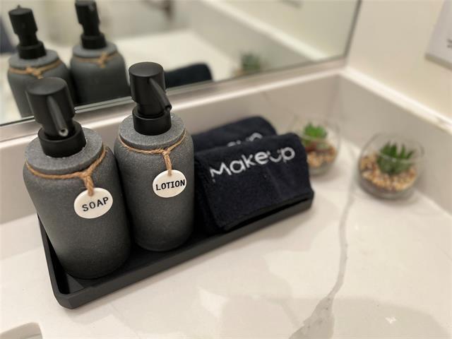 Building Photo - 1901 S Harwood St