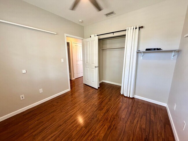 Building Photo - Spacious 3-Bed, 2-Bath Townhome in Ka Maka...