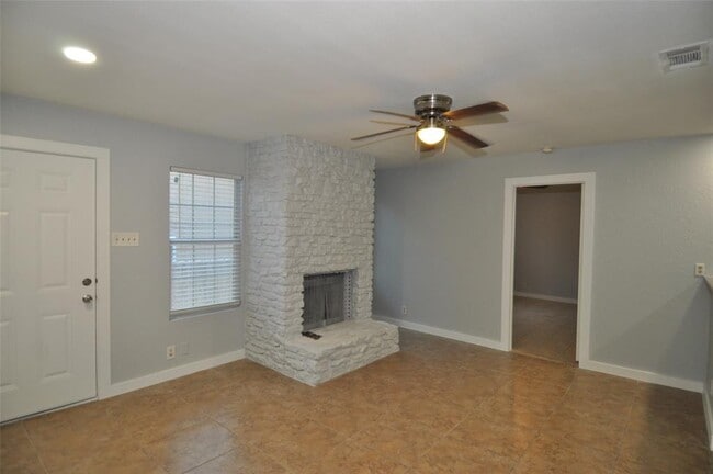 Building Photo - 12520 Esplanade St