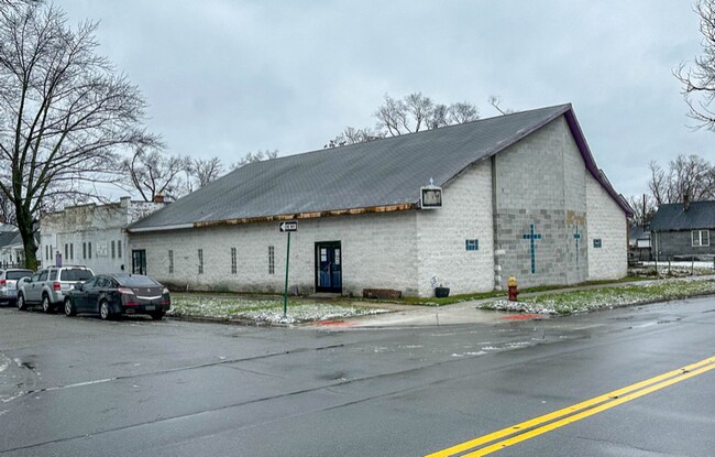 Building Photo - 18142 Riopelle St