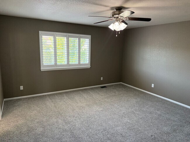 Building Photo - Greenbelt-Backed Wheatlands Home - Mountain Views, 3 Car Garage & Finished Basement