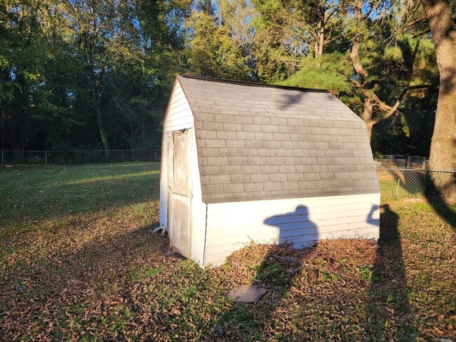 Building Photo - Nice 2 Bedroom